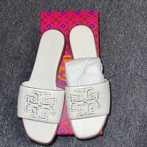 NIB Tory Burch Ines Logo Slide Textured calf Leather Sandal Ivory